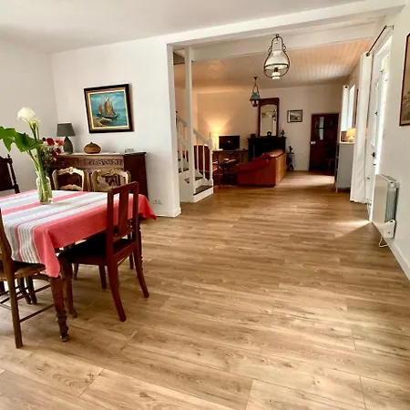 Holiday home Ty Ar Stivell, L'equilibre Entre Terre Et 4-7 Personnes A Sur